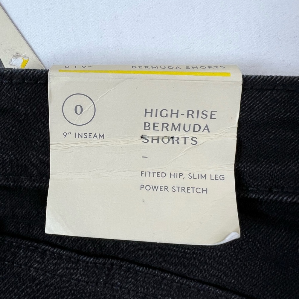 High Rise Bermudas - Picture 4 of 4